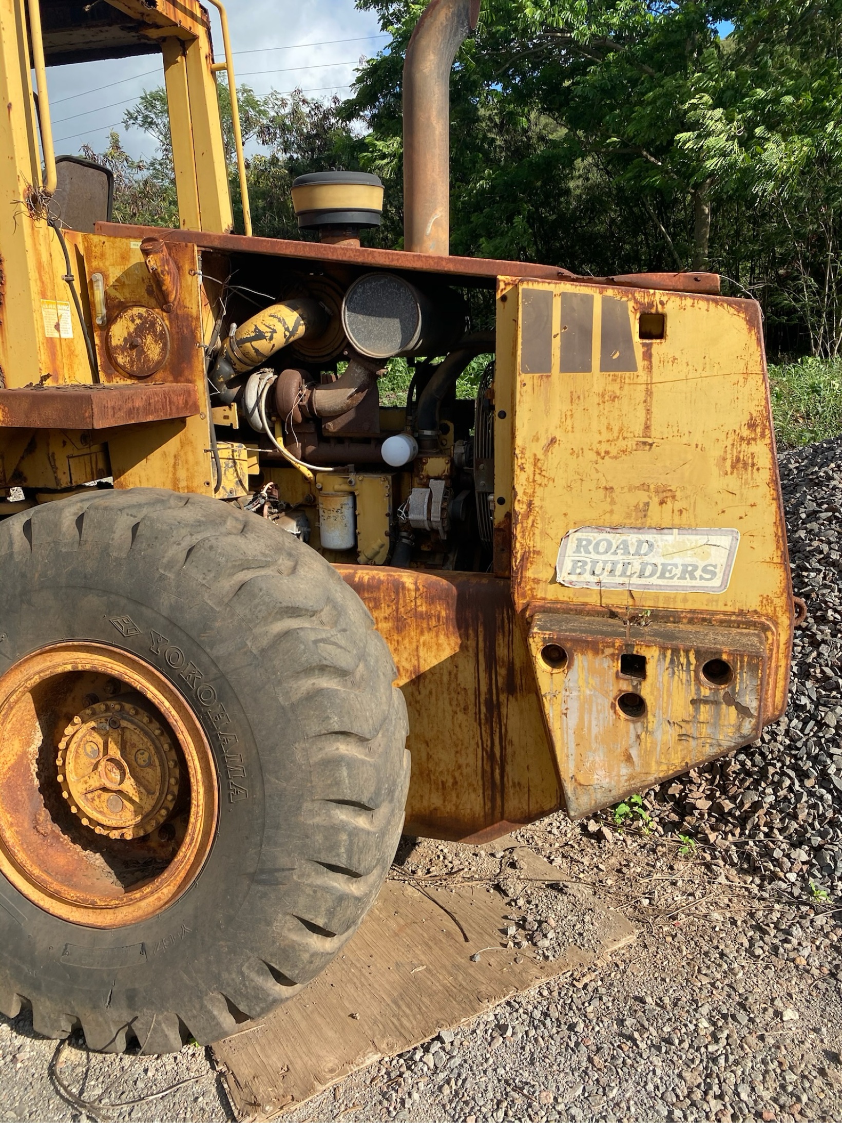 Wheel loader engine and tire, close-up
